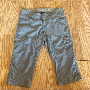 Kuhl women’s capris size 6 grey cargo pant scrunch leg